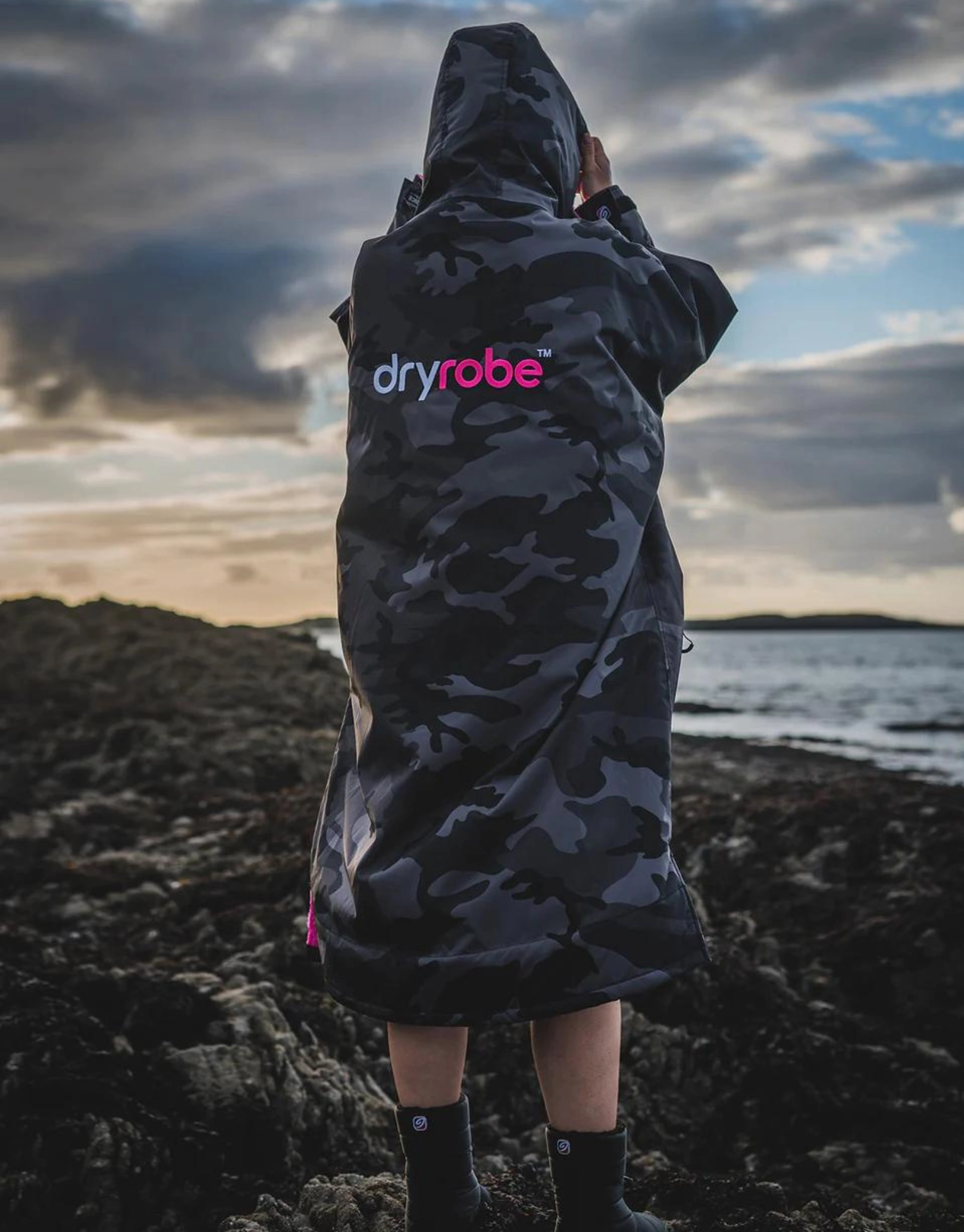 Advance Long Sleeve Adult Robe - Black Camo Pink