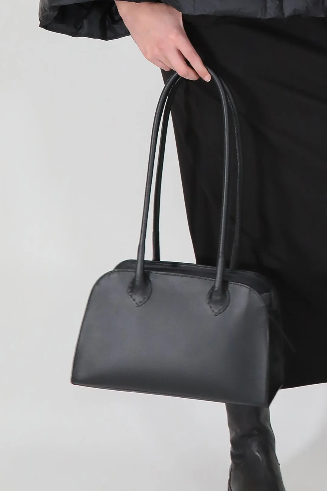 ARDEN 12 BAG IN BLACK FRENCH BARENIA