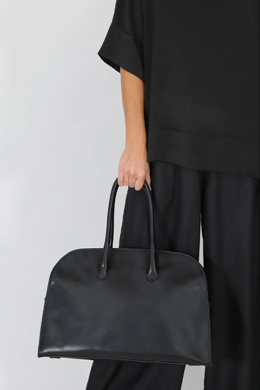 ARDEN HANDBAG IN BLACK ITALIAN LEATHER