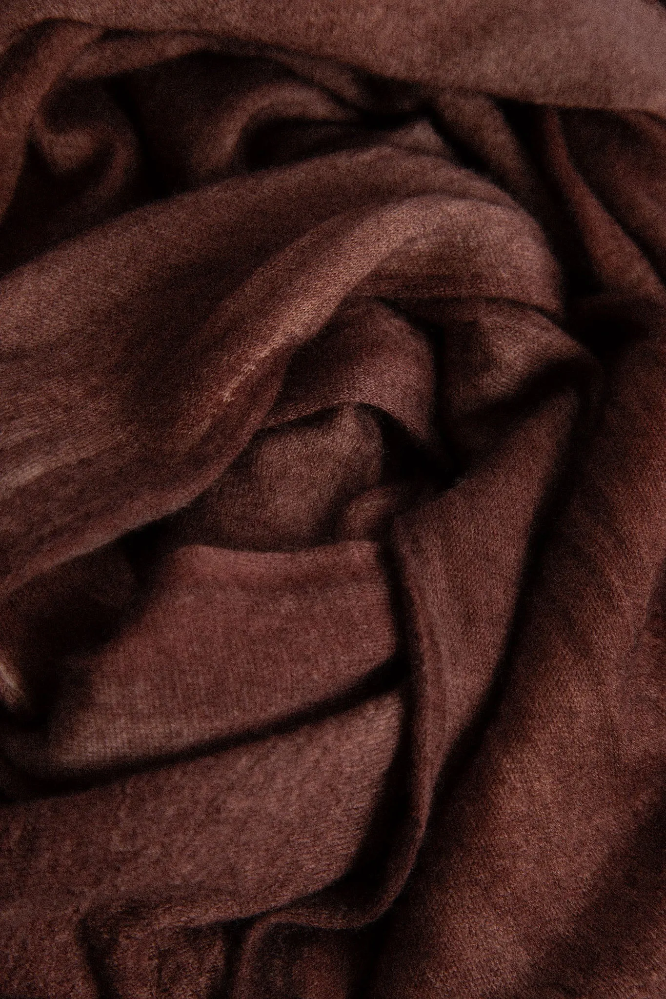 BASILE CREW IN HAND-DYED LIGHTWEIGHT CASHMERE