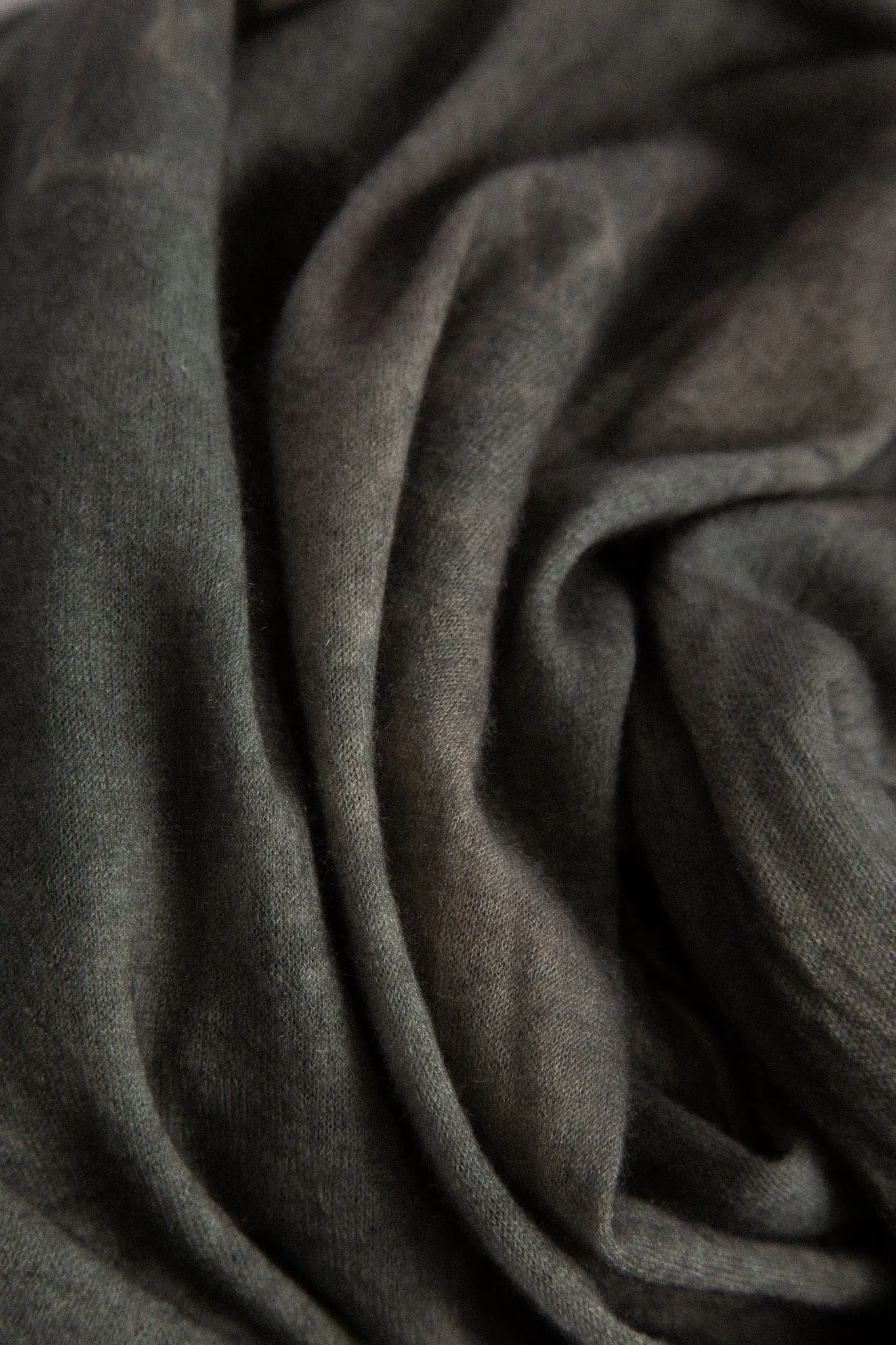 BASILE CREW IN HAND-DYED LIGHTWEIGHT CASHMERE