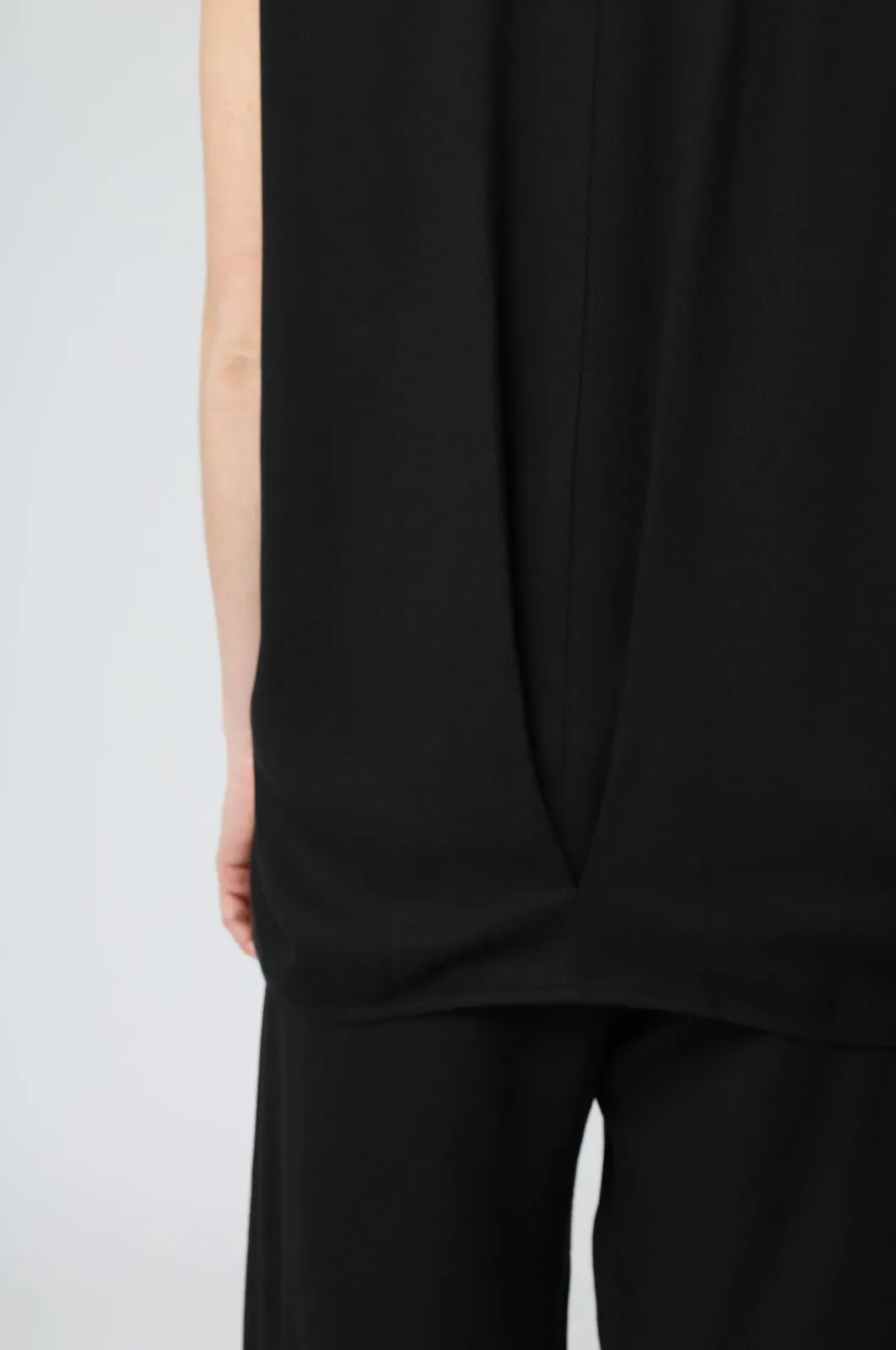 DION V-NECK TOP IN WOOL BLEND