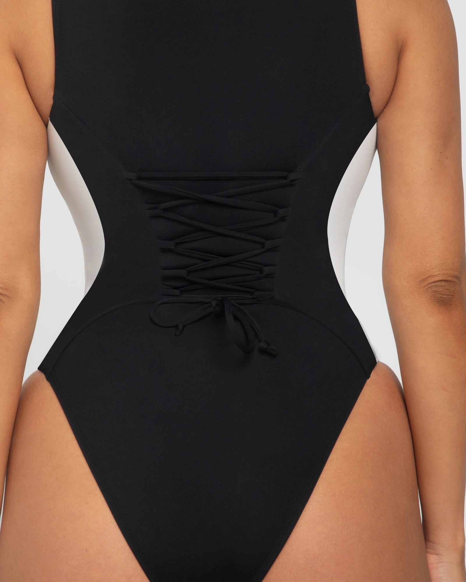 Hi Cut Crewy Surfy - Contour Black/White