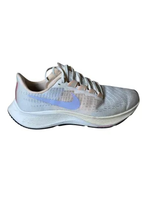 Shoes Sneakers By Nike In Cream, Size: 8 nike