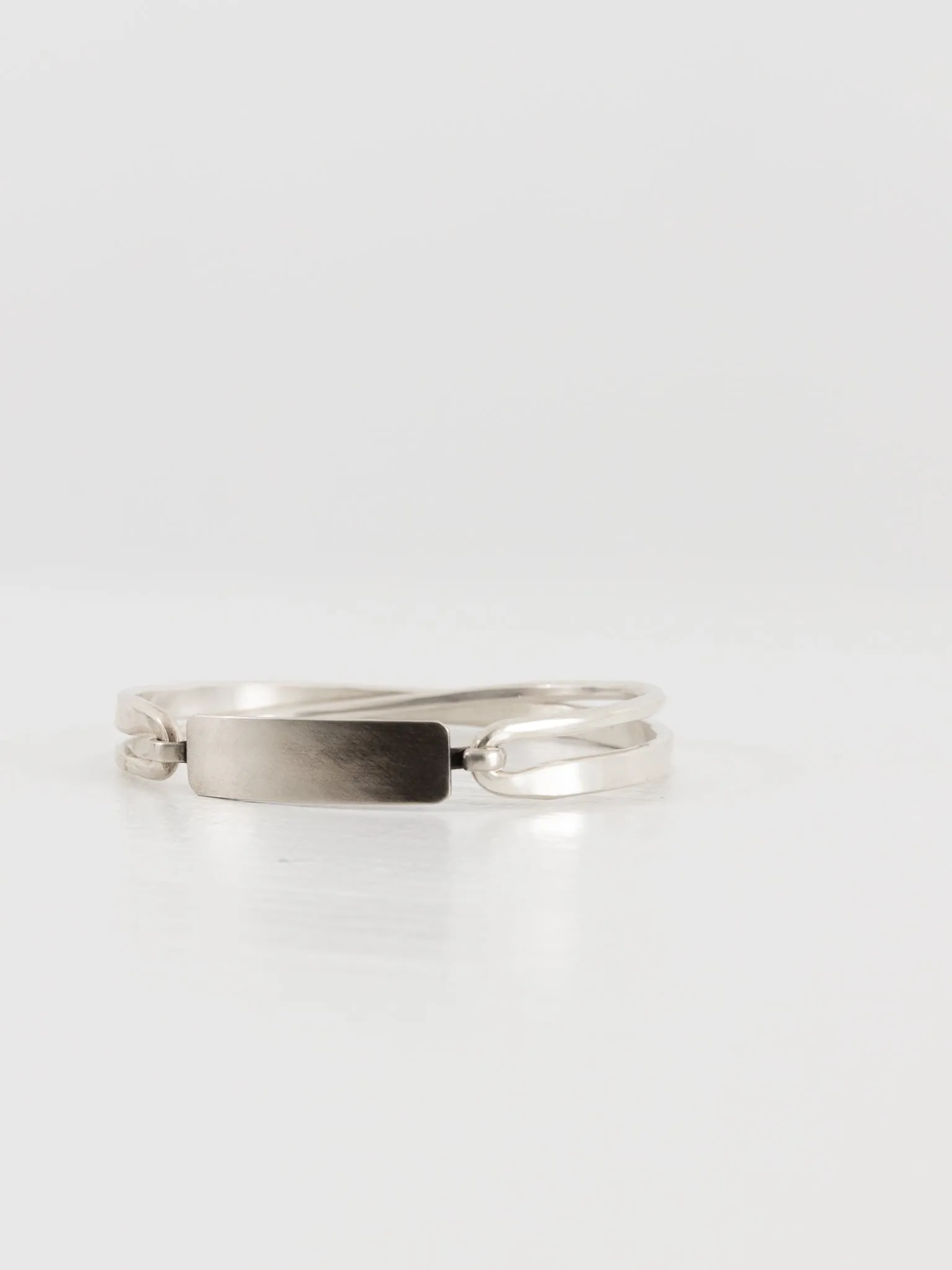Werkstatt:Mnchen Bracelet Flat Crossed